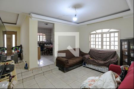 Sala de Estar de casa para alugar com 5 quartos, 320m² em Conjunto Habitacional Bras Cubas, Mogi das Cruzes