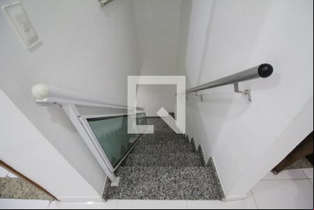 Sala - Escada de casa de condomínio à venda com 3 quartos, 112m² em Freguesia (jacarepaguá), Rio de Janeiro