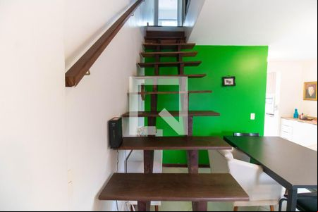 Escada de casa para alugar com 3 quartos, 225m² em Itaipu, Niterói