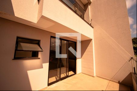 Varanda de casa à venda com 2 quartos, 178m² em Jardim Tupanci, Barueri