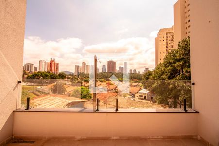 Varanda de casa à venda com 2 quartos, 178m² em Jardim Tupanci, Barueri
