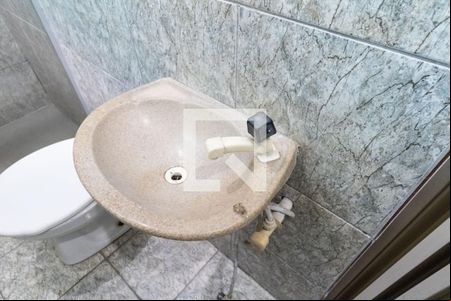 Banheiro de kitnet/studio para alugar com 1 quarto, 20m² em Campo Grande, Rio de Janeiro