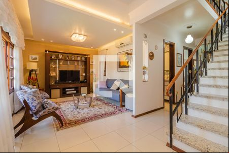 Sala de casa à venda com 3 quartos, 244m² em Cavalhada, Porto Alegre