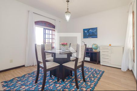 Sala do segundo andar de casa à venda com 3 quartos, 244m² em Cavalhada, Porto Alegre