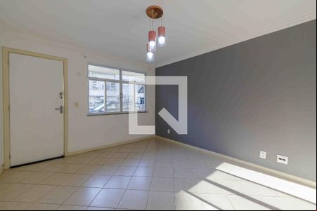 Sala de casa de condomínio para alugar com 4 quartos, 133m² em Vargem Pequena, Rio de Janeiro