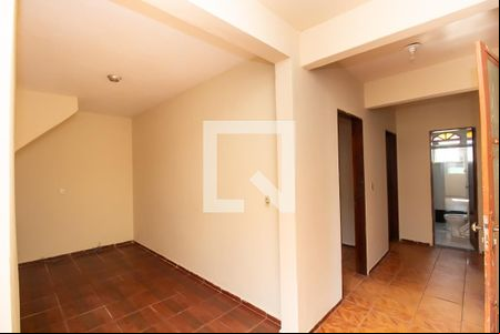 Sala de casa para alugar com 3 quartos, 80m² em Goiânia, Belo Horizonte