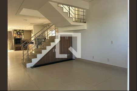 Sala de casa de condomínio para alugar com 4 quartos, 252m² em Swiss Park, Campinas