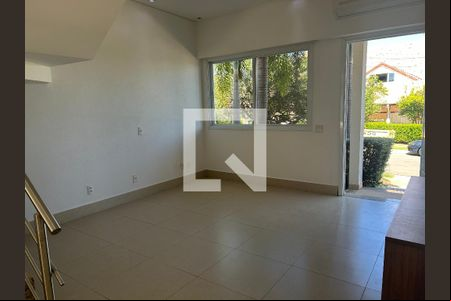 Sala de casa de condomínio para alugar com 4 quartos, 252m² em Swiss Park, Campinas