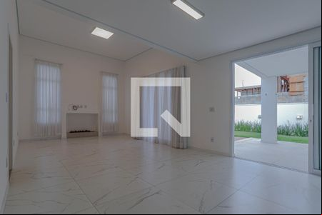 Sala de casa de condomínio para alugar com 3 quartos, 170m² em Cezar de Souza, Mogi das Cruzes