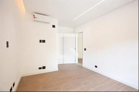 Casa à venda com 4 quartos, 320m² em Alto de Pinheiros, São Paulo
