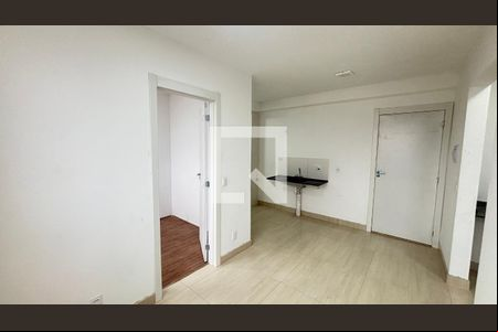 Sala de apartamento para alugar com 2 quartos, 34m² em Santa Maria, Santo André