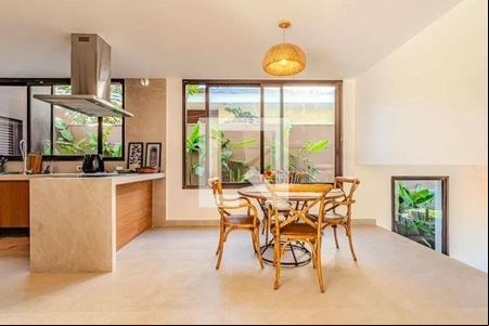 Casa à venda com 4 quartos, 357m² em Alto de Pinheiros, São Paulo