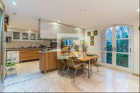 Casa à venda com 4 quartos, 430m² em Alto de Pinheiros, São Paulo