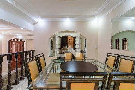 Sala de TV de casa à venda com 3 quartos, 220m² em Vila Morellato, Barueri