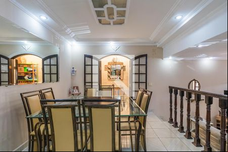Sala de TV de casa à venda com 3 quartos, 220m² em Vila Morellato, Barueri