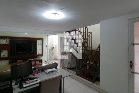 Sala de TV de casa à venda com 3 quartos, 200m² em Guarani, Belo Horizonte