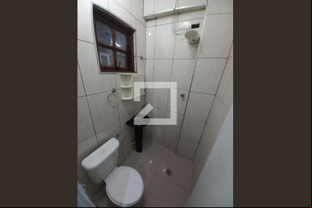 Banheiro do Quarto 1 de casa para alugar com 3 quartos, 220m² em Itararé, São Vicente
