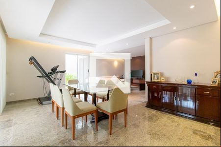 Casa para alugar com 5 quartos, 400m² em Uberaba, Curitiba