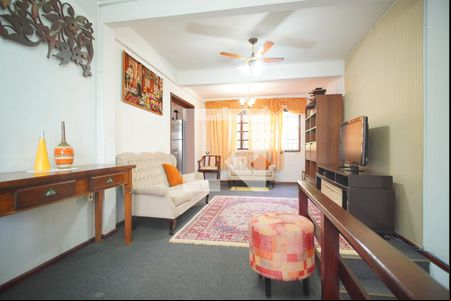 Sala de Estar de casa à venda com 4 quartos, 300m² em Vila Jardim, Porto Alegre