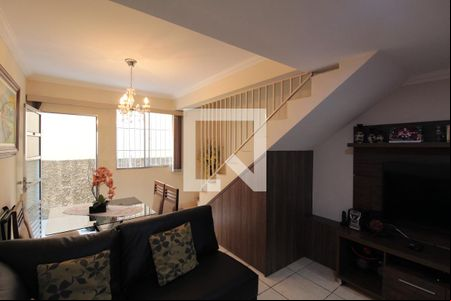 Sala de casa de condomínio à venda com 2 quartos, 60m² em Jaqueline, Belo Horizonte