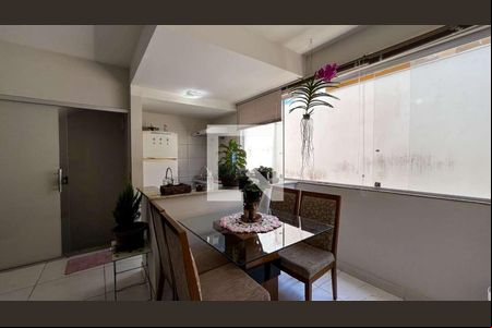 Casa à venda com 3 quartos, 152m² em Santa Efigênia, Belo Horizonte