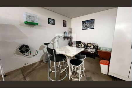 Casa à venda com 3 quartos, 152m² em Santa Efigênia, Belo Horizonte