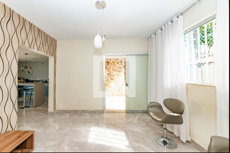 Sala de casa para alugar com 3 quartos, 160m² em Nova Cintra, Belo Horizonte