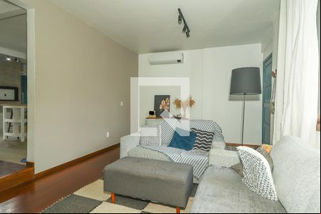 Sala de casa à venda com 3 quartos, 200m² em Jardim Itu, Porto Alegre