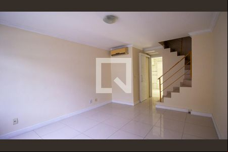 Sala de casa de condomínio para alugar com 4 quartos, 110m² em Vargem Pequena, Rio de Janeiro