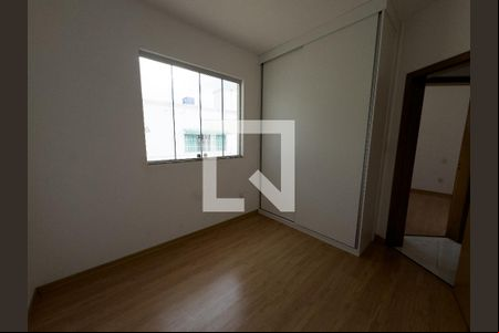 Quarto 2 de apartamento para alugar com 3 quartos, 80m² em Serrano, Belo Horizonte