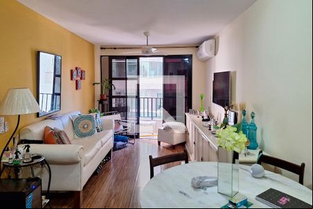 Sala de apartamento para alugar com 2 quartos, 78m² em Santa Rosa, Niterói