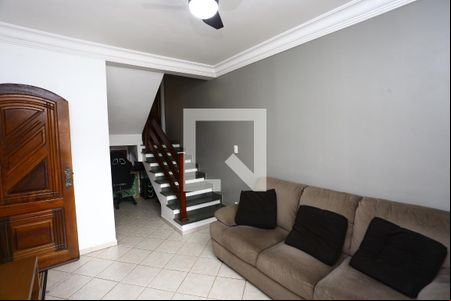 Sala de casa para alugar com 2 quartos, 135m² em Jardim Santa Terezinha, Taboão da Serra