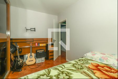 Quarto 2 de apartamento para alugar com 2 quartos, 48m² em Rio Branco, Porto Alegre