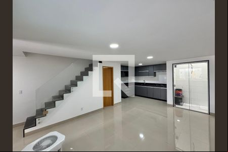 Sala de casa de condomínio para alugar com 3 quartos, 130m² em Vargem Pequena, Rio de Janeiro