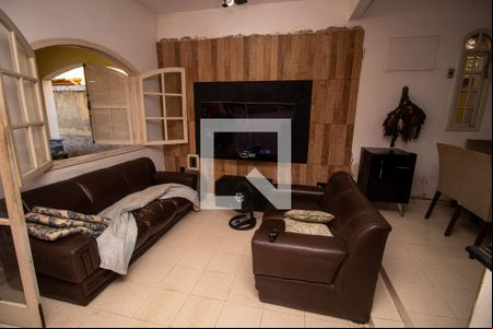 Casa de condomínio à venda com 240m², 3 quartos e 3 vagasSala