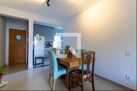 Sala de apartamento à venda com 2 quartos, 75m² em Vila Itapura, Campinas