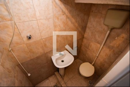 Banheiro de kitnet/studio para alugar com 1 quarto, 40m² em Abolição, Rio de Janeiro