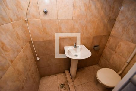 Banheiro de kitnet/studio para alugar com 1 quarto, 40m² em Abolição, Rio de Janeiro