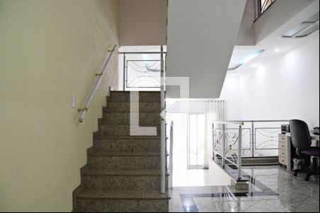Sala escada o aos Quartos de casa à venda com 3 quartos, 330m² em Parque Renato Maia, Guarulhos