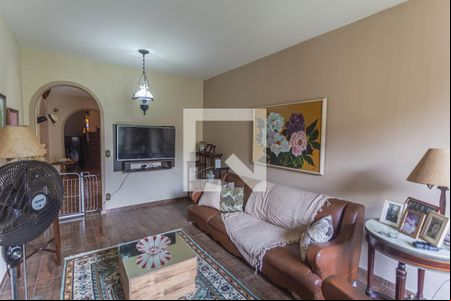 Sala 1 de casa para alugar com 4 quartos, 243m² em Santa Efigênia, Belo Horizonte