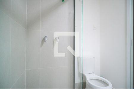 Banheiro de kitnet/studio para alugar com 1 quarto, 25m² em Boa Vista, Porto Alegre