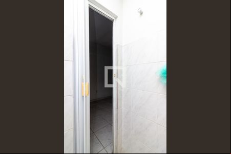 Banheiro de kitnet/studio para alugar com 1 quarto, 15m² em Bento Ribeiro, Rio de Janeiro