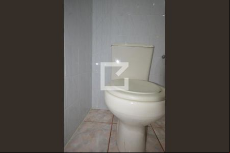Banheiro de kitnet/studio para alugar com 0 quarto, 15m² em Bento Ribeiro, Rio de Janeiro