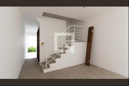 Sala de casa de condomínio à venda com 3 quartos, 112m² em Jardim Fernandes, São Paulo