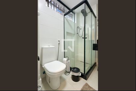 Banheiro de kitnet/studio para alugar com 1 quarto, 36m² em Leblon, Rio de Janeiro