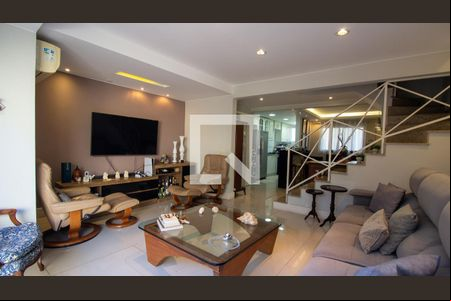 Sala de casa para alugar com 3 quartos, 140m² em Vargem Pequena, Rio de Janeiro
