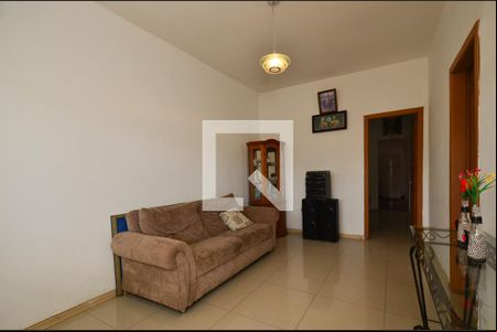 Sala de estar de casa à venda com 6 quartos, 333m² em Esplanada, Belo Horizonte