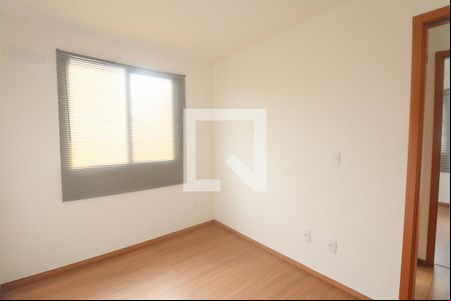 Quarto 2 de apartamento para alugar com 2 quartos, 44m² em Colubandê, São Gonçalo