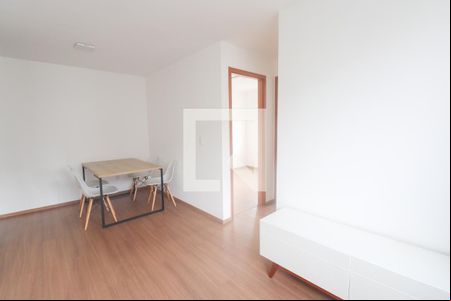 Sala de apartamento para alugar com 2 quartos, 44m² em Colubandê, São Gonçalo