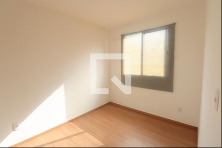 Quarto 2 de apartamento para alugar com 2 quartos, 44m² em Colubandê, São Gonçalo